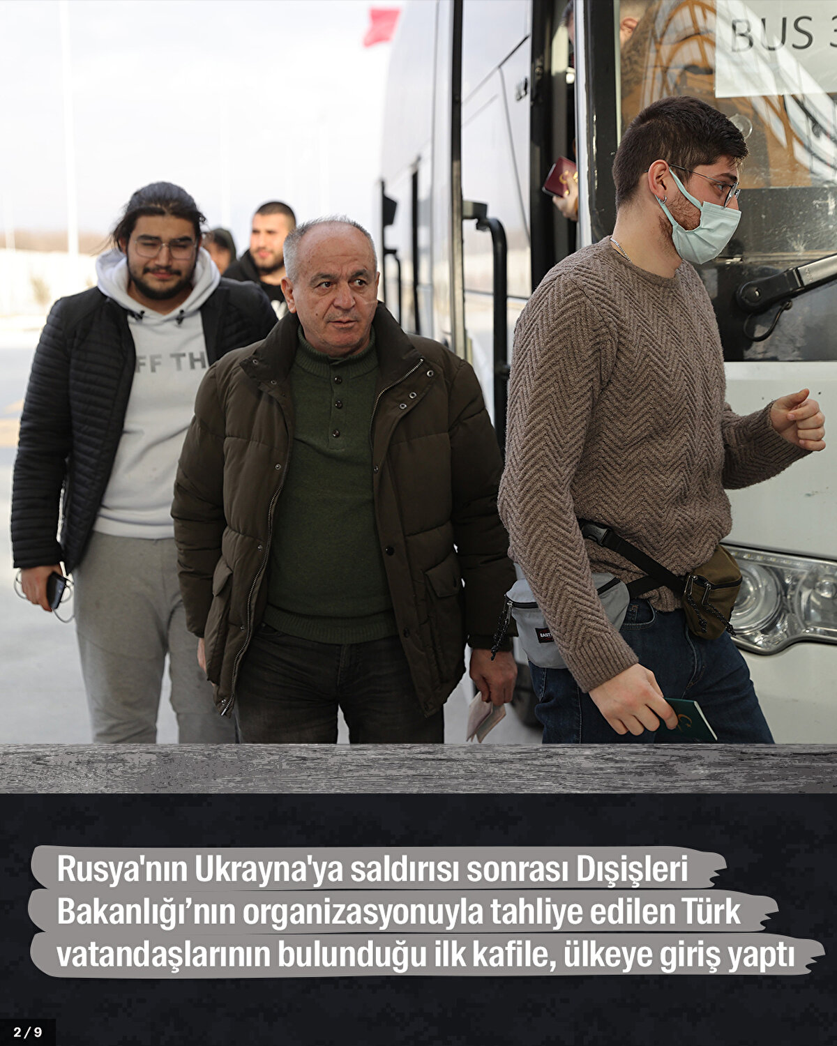 Rusya'nın Ukrayna'ya saldırısı sonrası Dışişleri Bakanlığı’nın organizasyonuyla tahliye edilen Türk vatandaşlarının bulunduğu ilk kafile, ülkeye giriş yaptı.<br>