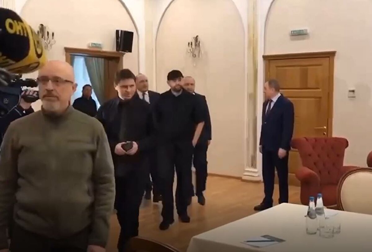 5 gün önce Rusya'nın topraklarını işgal ettiği Ukrayna, yangın yerine döndü. Ülkenin birçok kenti bombalanırken, Ukrayna ordusu ve halkı saldırılara karşı büyük bir direniş başlattı.<br><br><br>