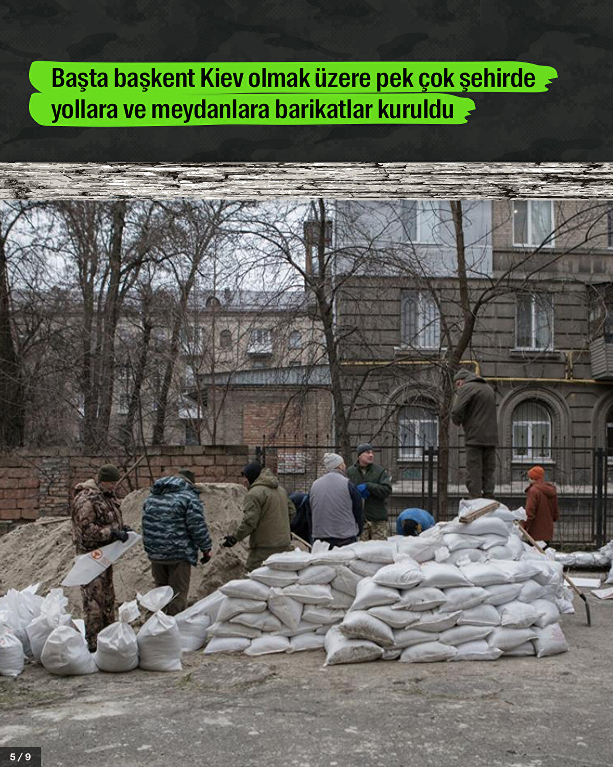 <br>Başta başkent Kiev olmak üzere pek çok şehirde yollara ve meydanlara barikatlar kuruldu.