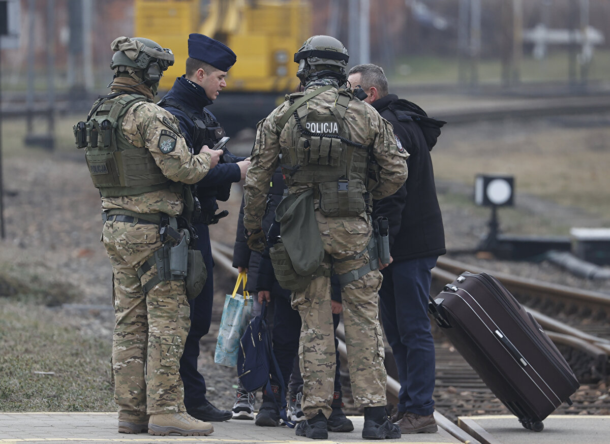 Saldırıların başladığı 24 Şubat'tan bu yana binlerce kişinin Polonya'ya gelerek güvenli bir yer aradığına işaret eden Trzeciak, şunları kaydetti:<br><br>