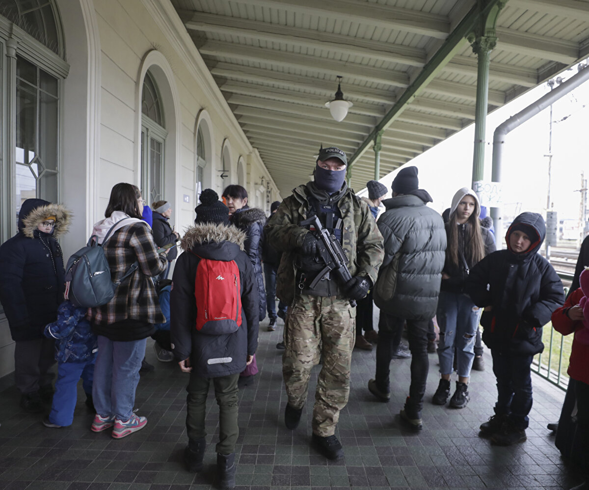 Trzeciak, 1 Mart'ta ise Ukrayna'dan Polonya'ya 98 bin kişinin giriş yaptığını aktardı.<br><br>