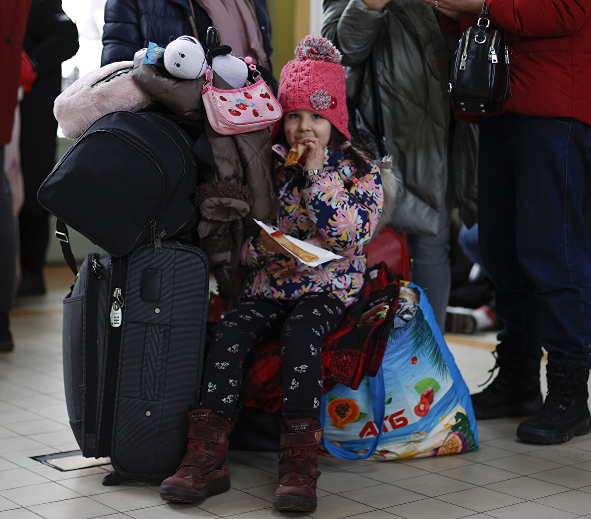 Trzeciak'ın açıklamalarının yanı sıra Polonya'nın Ankara Büyükelçiliği de Ukrayna'yı Polonya üzerinden terk eden Türk vatandaşlarının sayısını AA'yla paylaştı.<br><br>