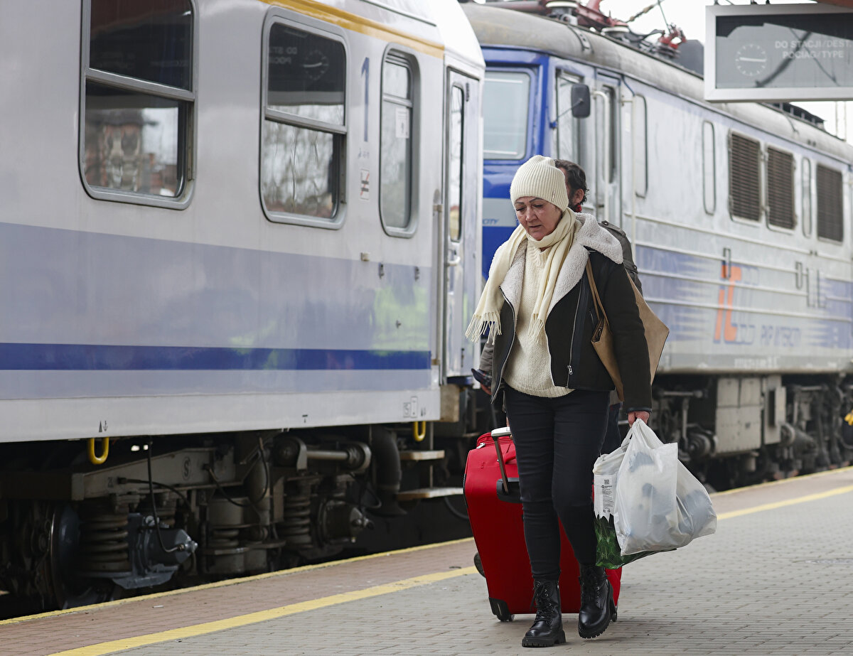 Trzeciak, farklı ülkelerin vatandaşlarının da Polonya üzerinden Ukrayna'yı terk edebileceğini ve bu noktada hepsinin gerekli yardımı alabileceğini kaydetti.<br><br>