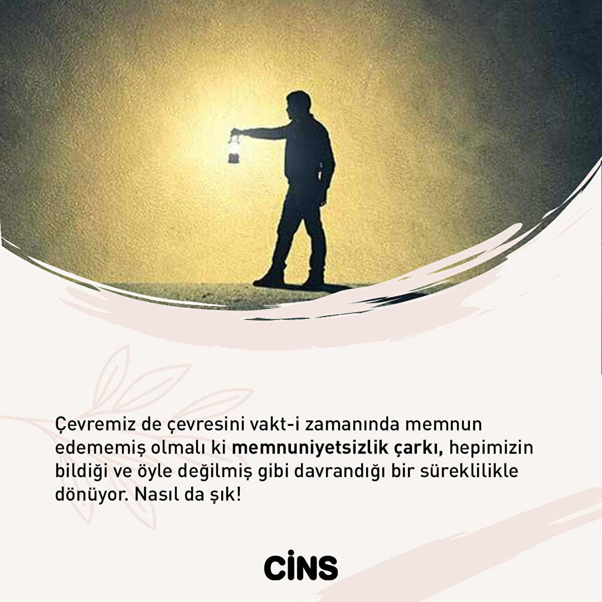 Çevremiz de çevresini vakt-i zamanında memnun edememiş olmalı ki memnuniyetsizlik çarkı, hepimizin bildiği ve öyle değilmiş gibi davrandığı bir süreklilikle dönüyor. Nasıl da şık!