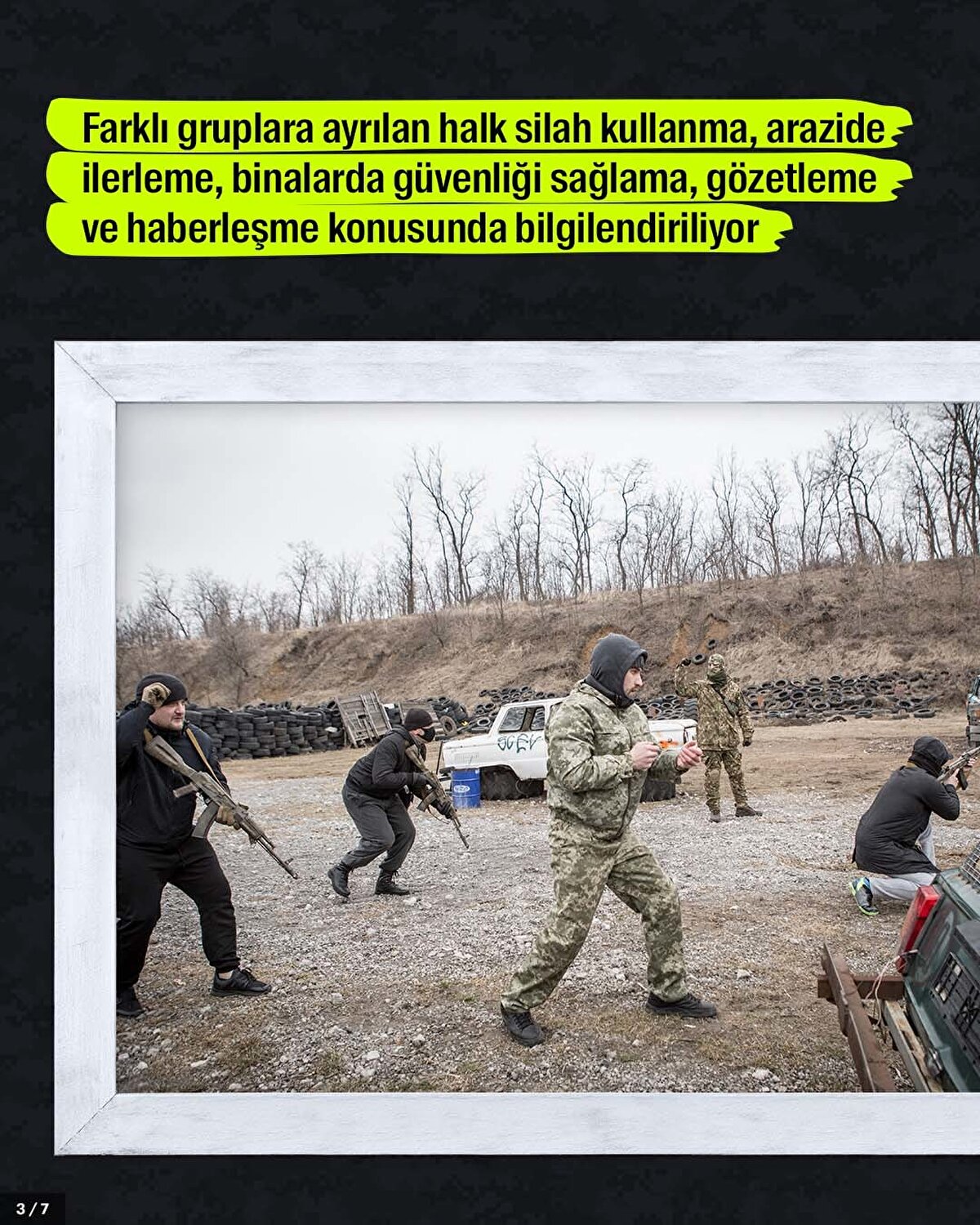 Farklı gruplara ayrılan halk silah kullanma, arazide ilerleme, binalarda güvenliği sağlama, gözetleme ve haberleşme konusunda bilgilendiriliyor.<br>