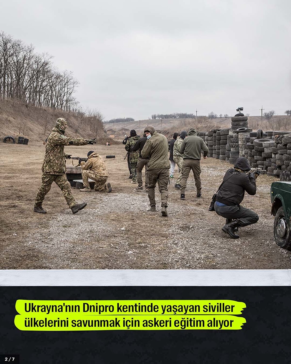 Ukrayna'nın Dnipro kentinde yaşayan siviller ülkelerini savunmak için askeri eğitim alıyor.<br>