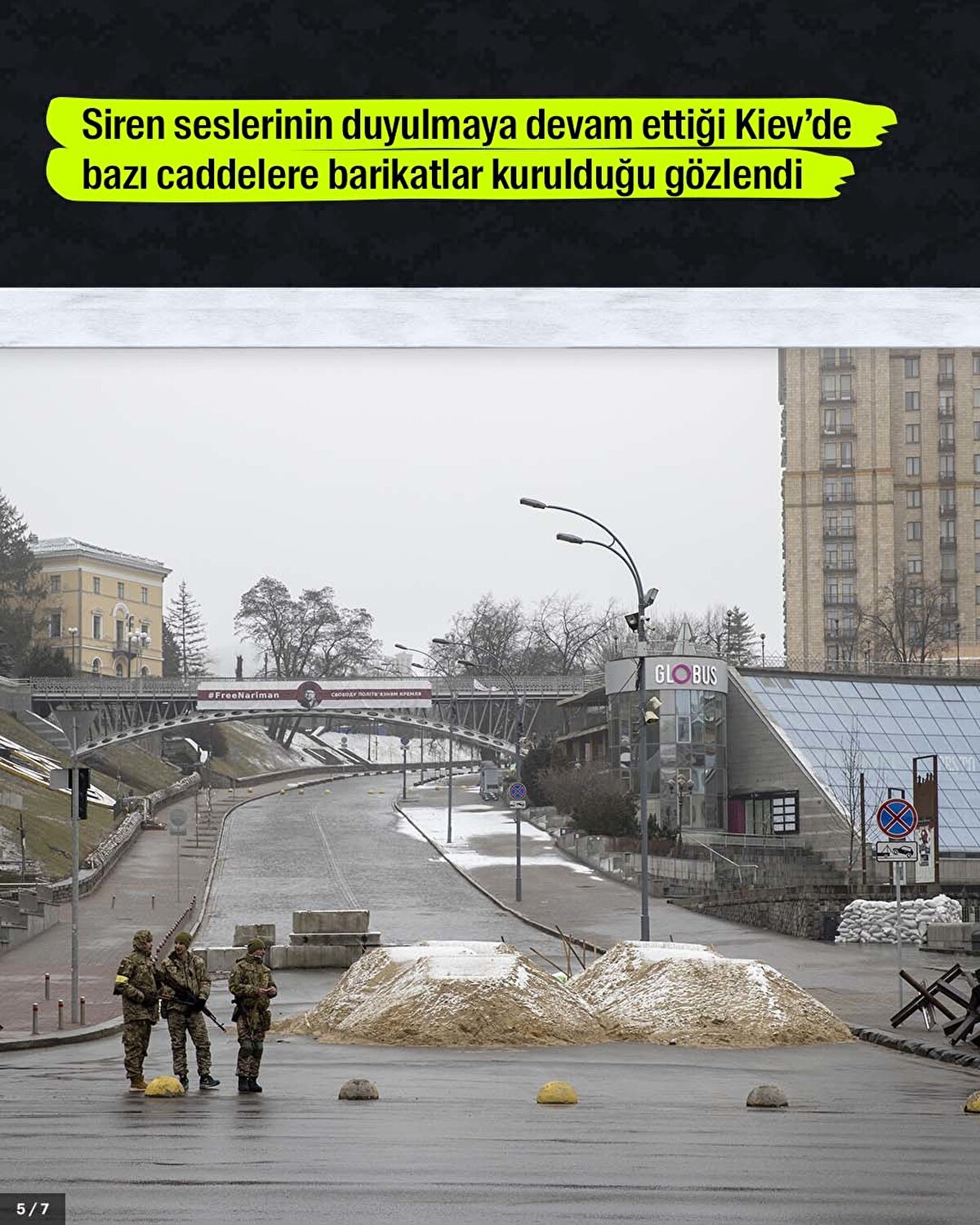 Siren seslerinin duyulmaya devam ettiği Kiev’de bazı caddelere barikatlar kurulduğu gözlendi.