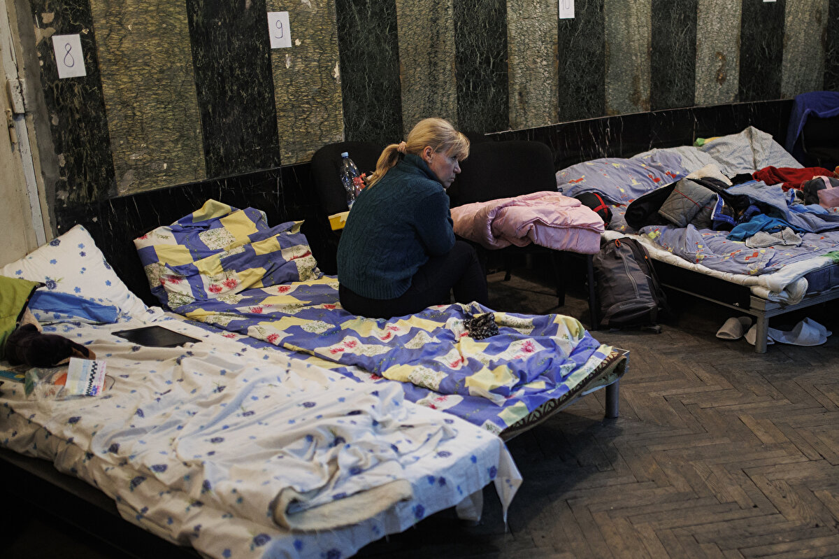 Ukrayna'nın batısında yer alan ve sivillerin yurt dışına çıkmadan önce son durağı olan Lviv kentinde birçok nokta sığınma merkezine dönüştürüldü.<br><br>