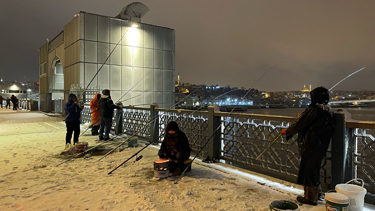 Afet Koordinasyon Merkezi Meteoroloji Mühendisi Osman Çaylak, kentte beklenen karla ilgili, "1987 yılı özel bir yıldı. Şu anki beklenen durum 87 yılı kadar olmasa da ikinci sıraya yerleşir" dedi.<br><br>