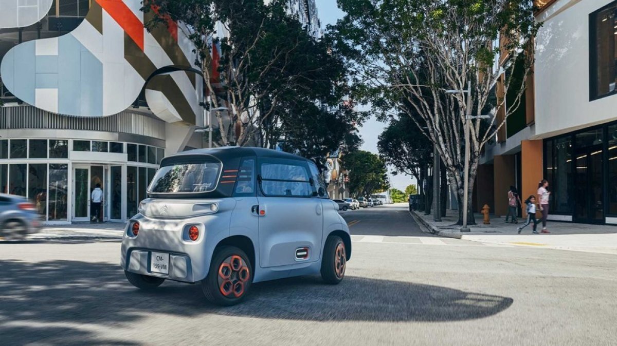 İç mekanı oldukça sade ve basit tasarlanan Ami, rahat ve kolay bir kullanım amaçlıyor. 5.5 kWh kapasiteli lityum iyon bataryasıyla menzili 70 kilometre.<br><br>