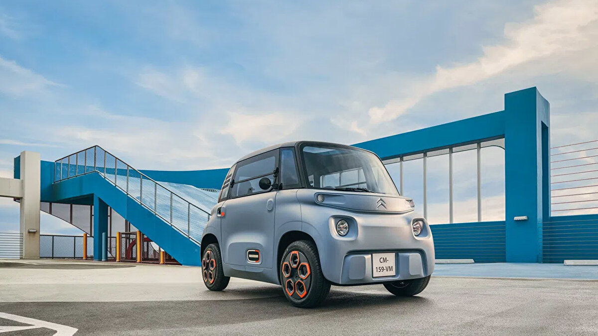 Fransızca 'Arkadaş' anlamına gelen Ami, kompakt yapısıyla motosikletlere alternatif 4 tekerlekli bir çözüm olarak sunuluyor.<br><br>