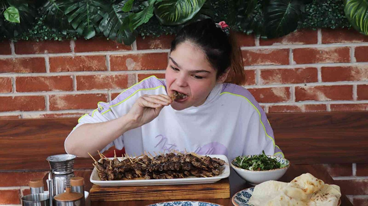 Daha önceden 150 kilodan 58 kiloya kadar düştüğünü belirten Dursun, “Ben zaten 2 ile 3 senedir bu yarışmayı düzenleyenleri sosyal medya hesaplarından takip ediyordum. 