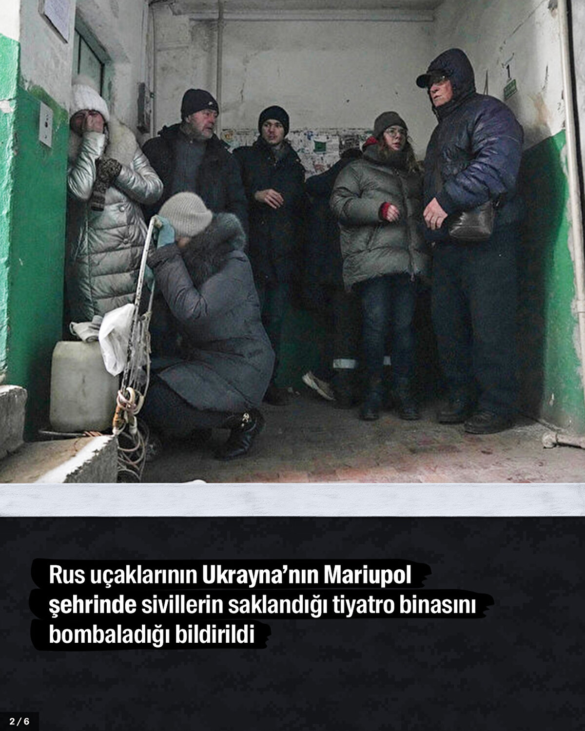 Rus uçaklarının Ukrayna’nın Mariupol şehrinde sivillerin saklandığı tiyatro binasını bombaladığı bildirildi.