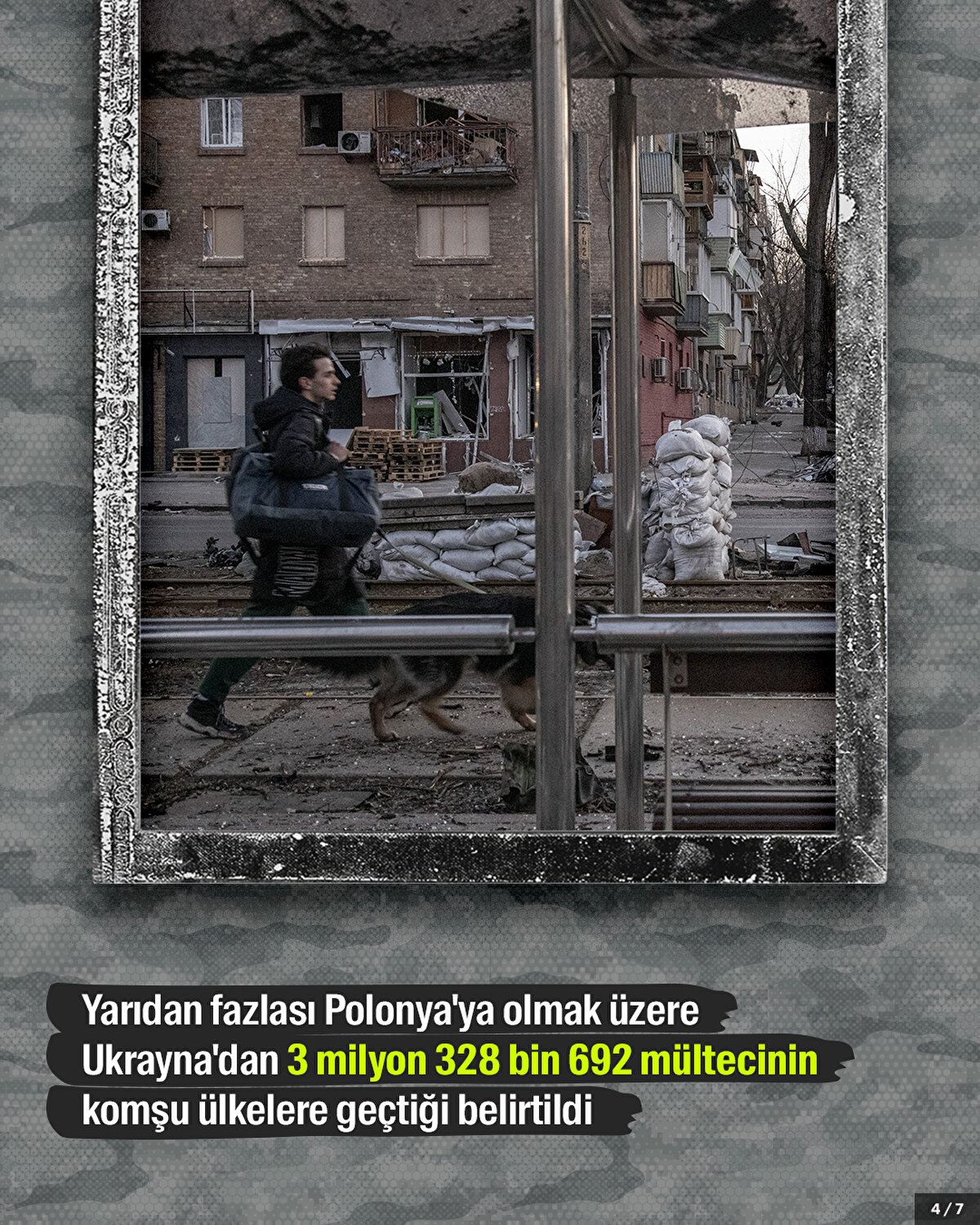 Yarıdan fazlası Polonya'ya olmak üzere Ukrayna'dan 3 milyon 328 bin 692 mültecinin komşu ülkelere geçtiği belirtildi.