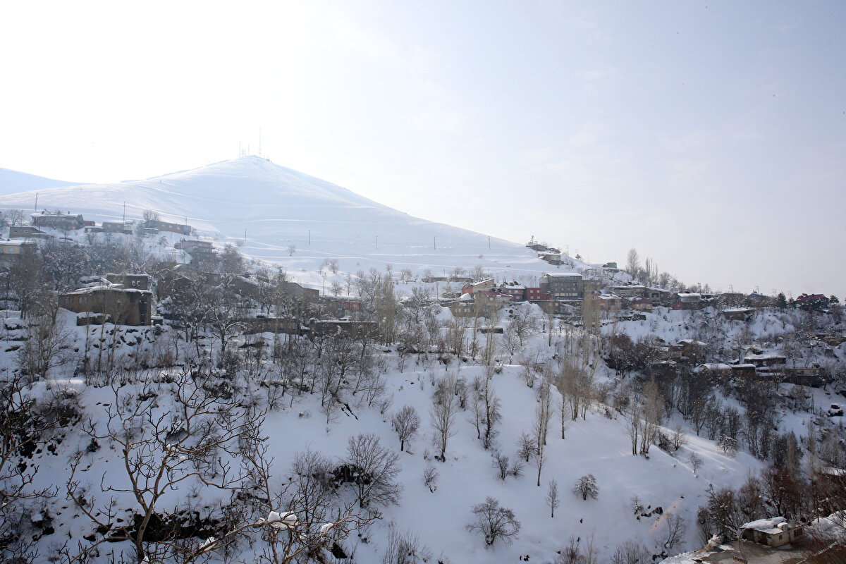 Mahalle sakinlerinin 18 Mart günü akşam saatlerinde çığ ihbarında bulunduğunu anımsatan Tunçtan, şöyle konuştu:<br><br>