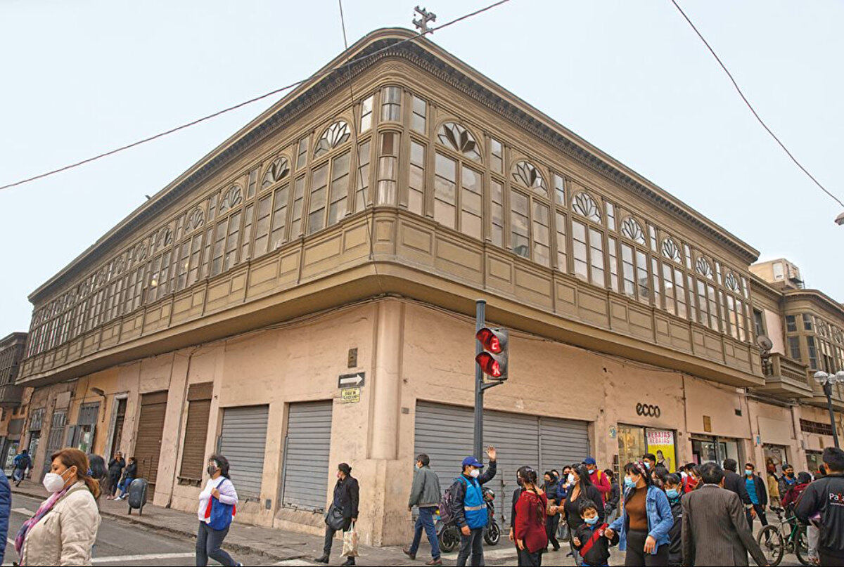 Kutu balkonlar dört yüzyıl sonra, kolonyal Latin Amerika'da, özellikle de Meksika’da kısa bir süre görülse de sadece Lima'da kalıcı bir yerel gelenek haline gelmiştir.