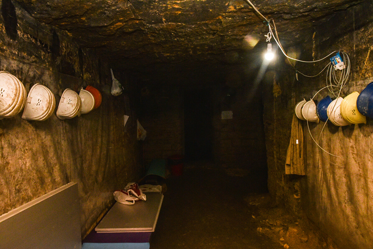 Ukraynalıların komşu ülkelerden en çok Polonya (2 milyon 144 bin 244), Romanya (555 bin 21) ve Moldova'ya (371 bin 104) geçtiği aktarılan açıklamada, Donetsk ve Luhansk bölgelerinden 21-23 Şubat'ta 113 bin kişinin Rusya'ya geçiş yaptığı kaydedildi.<br><br>