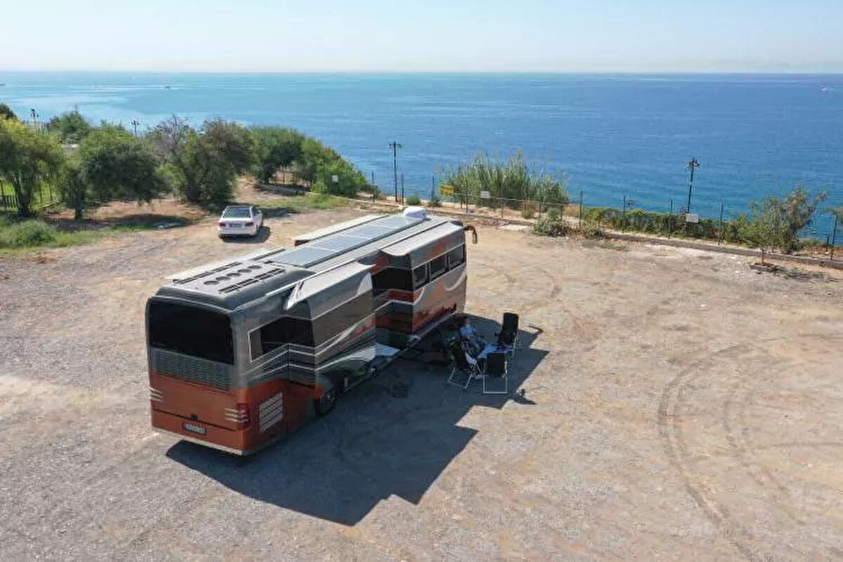 Yüksel "Biz de bundan ders aldık ve ihracata yöneliyoruz. Şu an daha seri üretim işlere yöneliyoruz. Almanya ile bağlantımız oluştu. Sanırım artık Almanya'ya ihraç ürünler üreteceğiz ve seri üretim şeklinde ilerleyecek." dedi.<br><br>