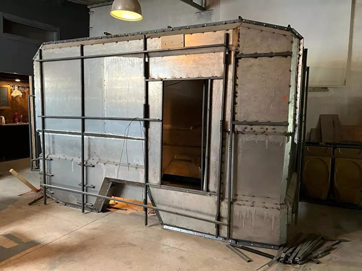 Yüksel "Kara büyü dağıldı, sezon açılmaya başladı. Sektör yeni ve pandemiyle birlikte başladı ve popüler hale geldi. Artık herkes karavanım olsun istiyor. Vatandaşlara bütçe dâhilinde karavanlar üretiyoruz. Özellikle Türkiye'de karavan işi ölmeyecek bir sektör haline geldi." ifadelerini kullandı.<br><br><br>