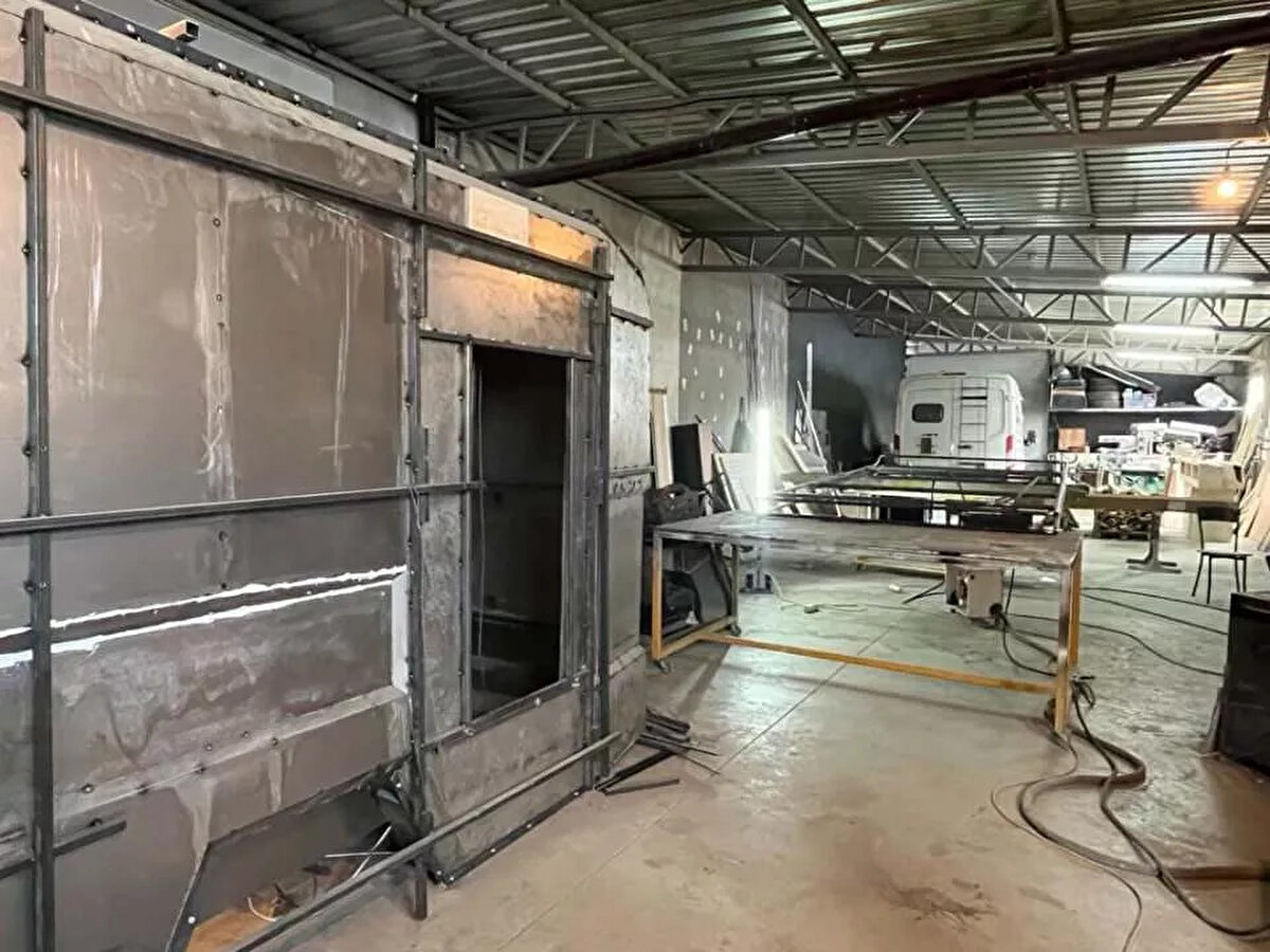 Arık her kesimin karavan sahibi olmak istediğini aktaran Yüksel, "Talep var. Yeni siparişler ve iş anlaşmaları imzalıyoruz. Kış psikolojik bir tarihtir her zaman. Bu sene kötü bir kıştı. Tabi ki de ciddi bir durgunluk oldu." dedi.<br><br><br>