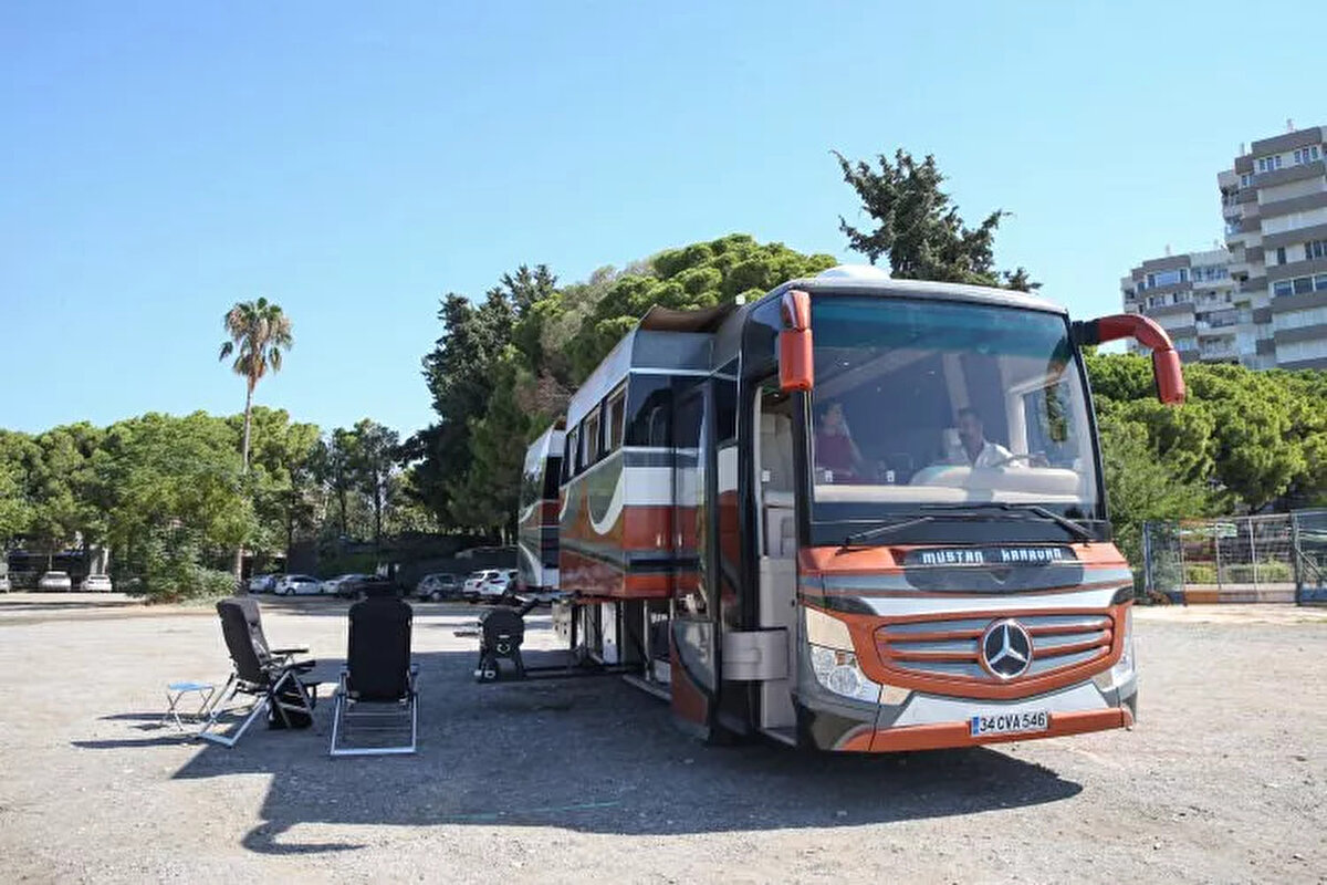 Yüksel "İstediği her zaman arabasının arkasına takıp gidebiliyor. Dezavantajı ise, kullanım zorluğu olması. Başka hiçbir dezavantajı yok. Motokaravanlarda olan her şeyi çekme karavana da koyuyoruz." şeklinde konuştu.<br><br>