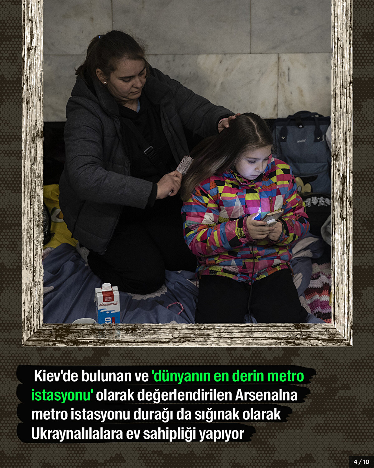 Kiev'de bulunan ve 'dünyanın en derin metro istasyonu' olarak değerlendirilen Arsenalna metro istasyonu durağı da sığınak olarak Ukraynalılalara ev sahipliği yapıyor