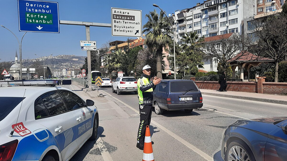 Yaklaşık 45 dakika sonra ilacın dağılmasıyla tünel yeniden ulaşıma açıldı.<br><br>