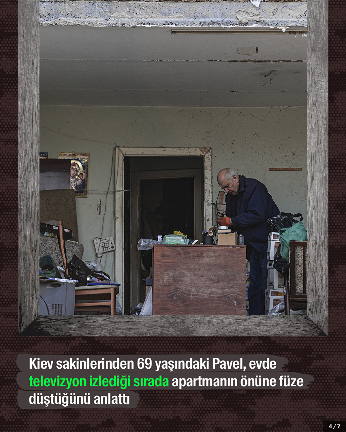 Kiev sakinlerinden 69 yaşındaki Pavel, evde televizyon izlediği sırada apartmanın önüne füze düştüğünü anlattı.