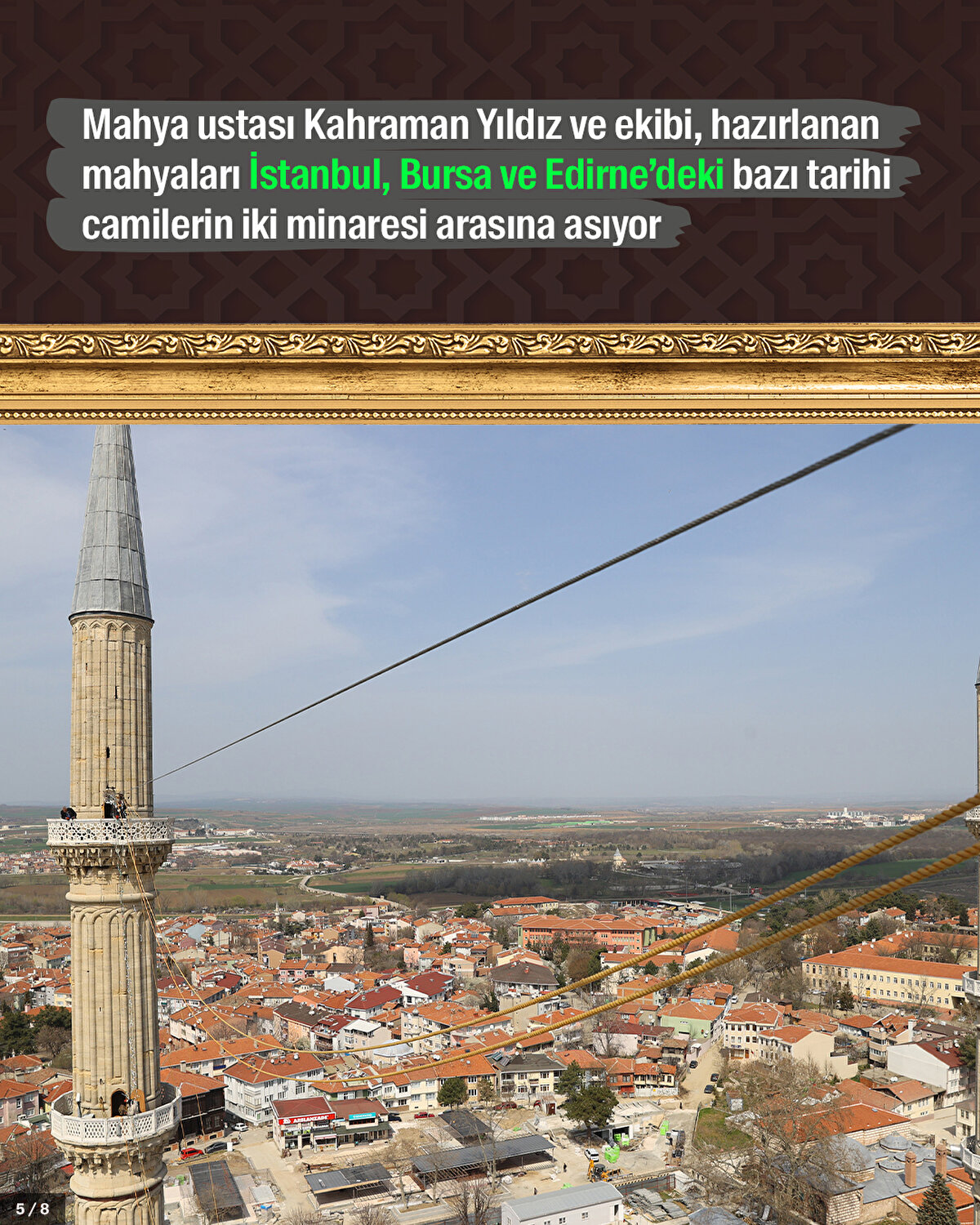 Mahya ustası Kahraman Yıldız ve ekibi, hazırlanan mahyaları İstanbul, Bursa ve Edirne’deki bazı tarihi camilerin iki minaresi arasına asıyor.