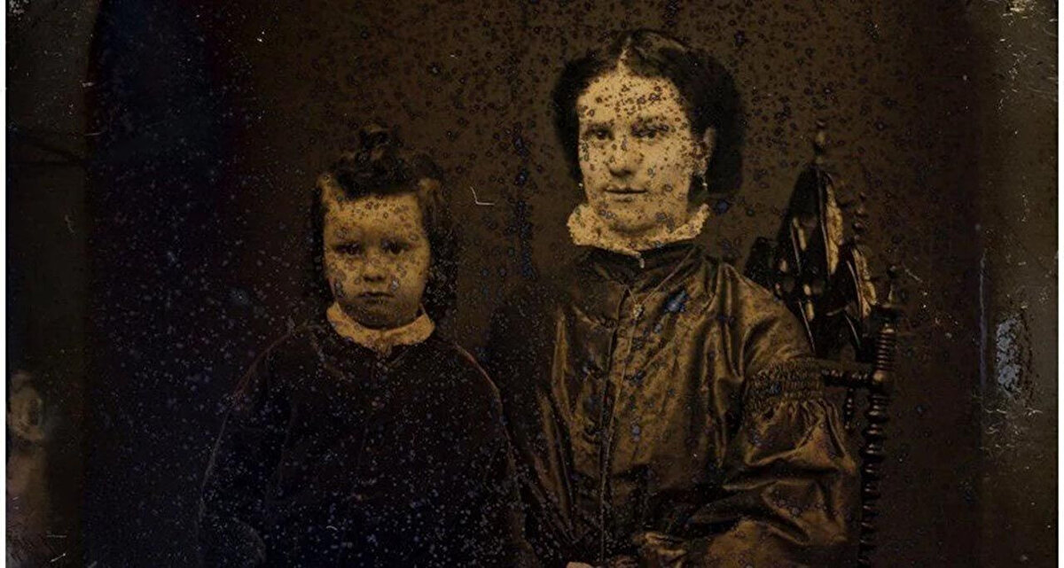 Diğer taraftan SS Central America'nın batığı ilk kez 1988 yılında bulundu. Ardından enkazdaki değerli maden ve eşyaları kurtarmak için çalışmalar başlatıldı. SS Central America Projesi'nin eski baş bilimcisi ve tarihçisi Bob Evans, fotoğrafların on yıldan uzun bir süre önce kurtarıldığını, ancak okyanus tabanında gemiyle birlikte bulunan altın üzerinde "çetin bir yasal savaş" olduğunu söyledi.<br>