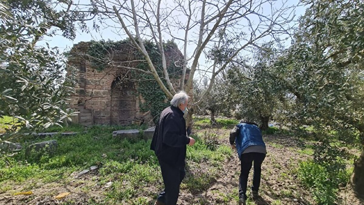  Osmanlılarda bu tekniği kullanmıştır. Ata yadigarımız olan bu eserde sadece son cemaat yeri kalmıştır. 