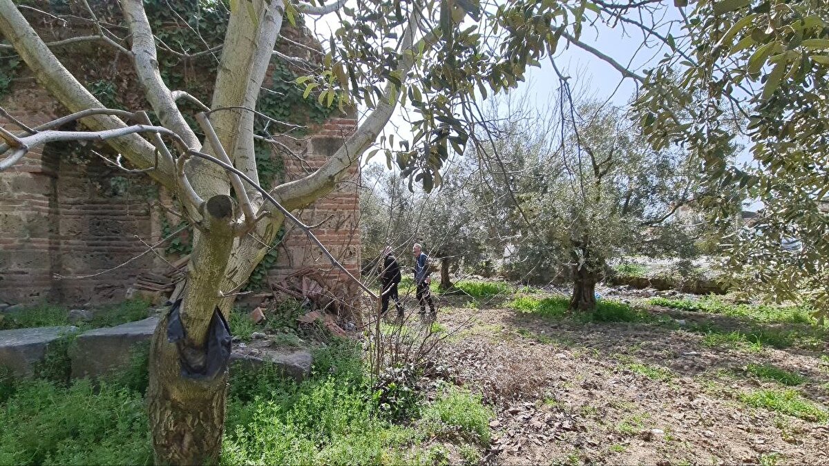Osmanlı döneminin önemli eserlerindendir. Lütfen bu eserlerin korunması için elimizden geleni yapalım" dedi.
