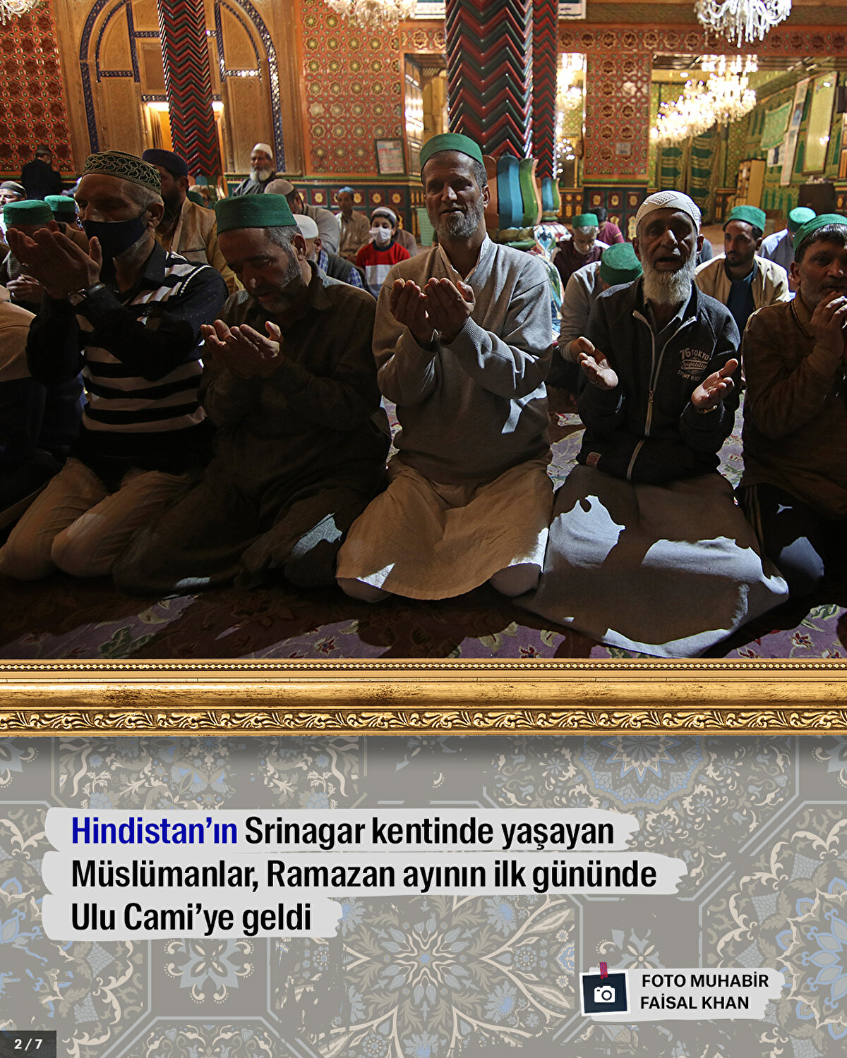  Hindistan'ın Srinagar kentinde yaşayan Müslümanlar, Ramazan ayının ilk gününde Ulu Cami'ye geldi.