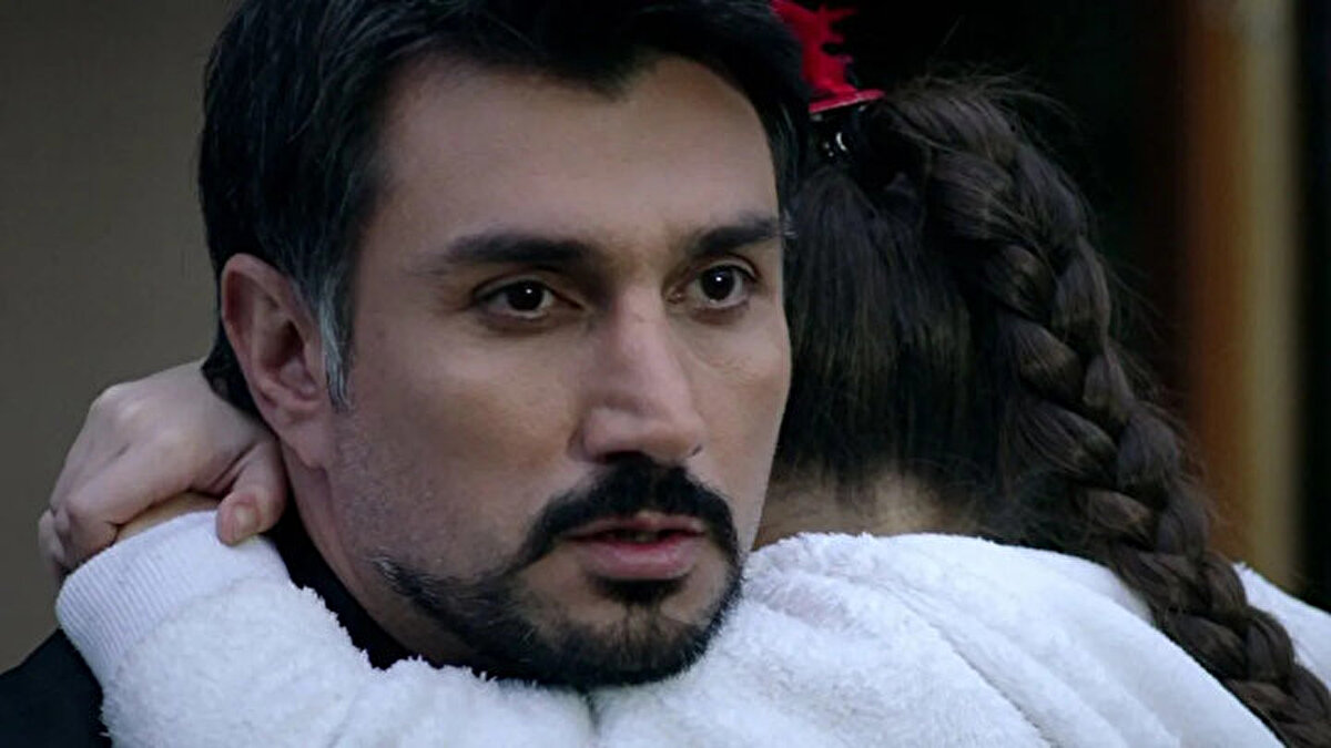 Teşkilat dizisi yapımcılarından ve Cahit Kayaoğlu’ndan henüz resmi bir açıklama gelmedi ancak sürpriz ismin adının geçmesi bile Teşkilat izleyicilerini şimdiden heyecanlandırdı.<br>