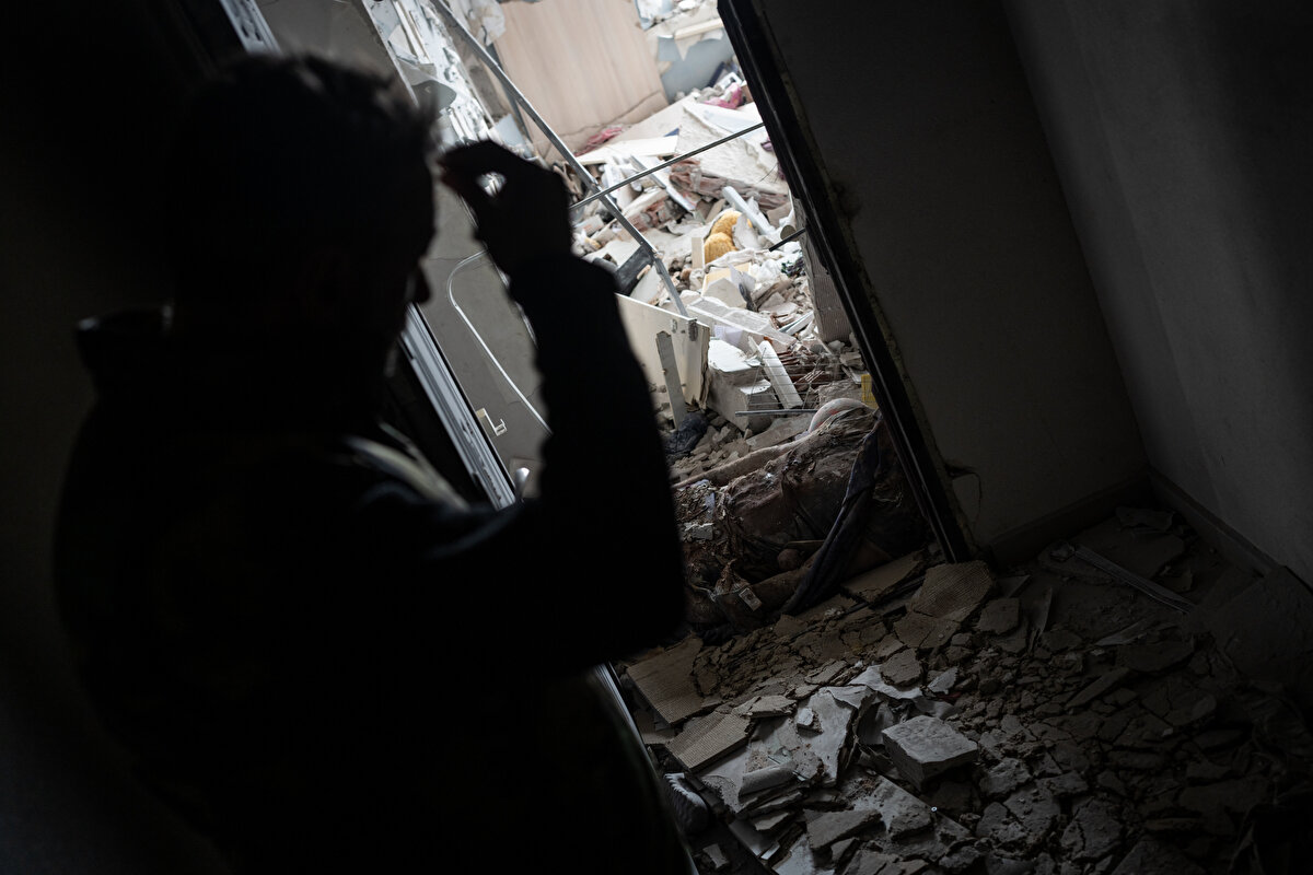 Yapılan açıklamada, "Savcılar, Kiev bölgesinde Rus savaş suçlarını kaydetmeye devam ediyor. Kiev Bölge Savcılığı ve Kiev bölgesinin çevresindeki savcılıkları prosedür öncülüğünde, savaş kanunu ve adaletini ihlalden cezai işlem yapmaktadır” denildi. <br><br>