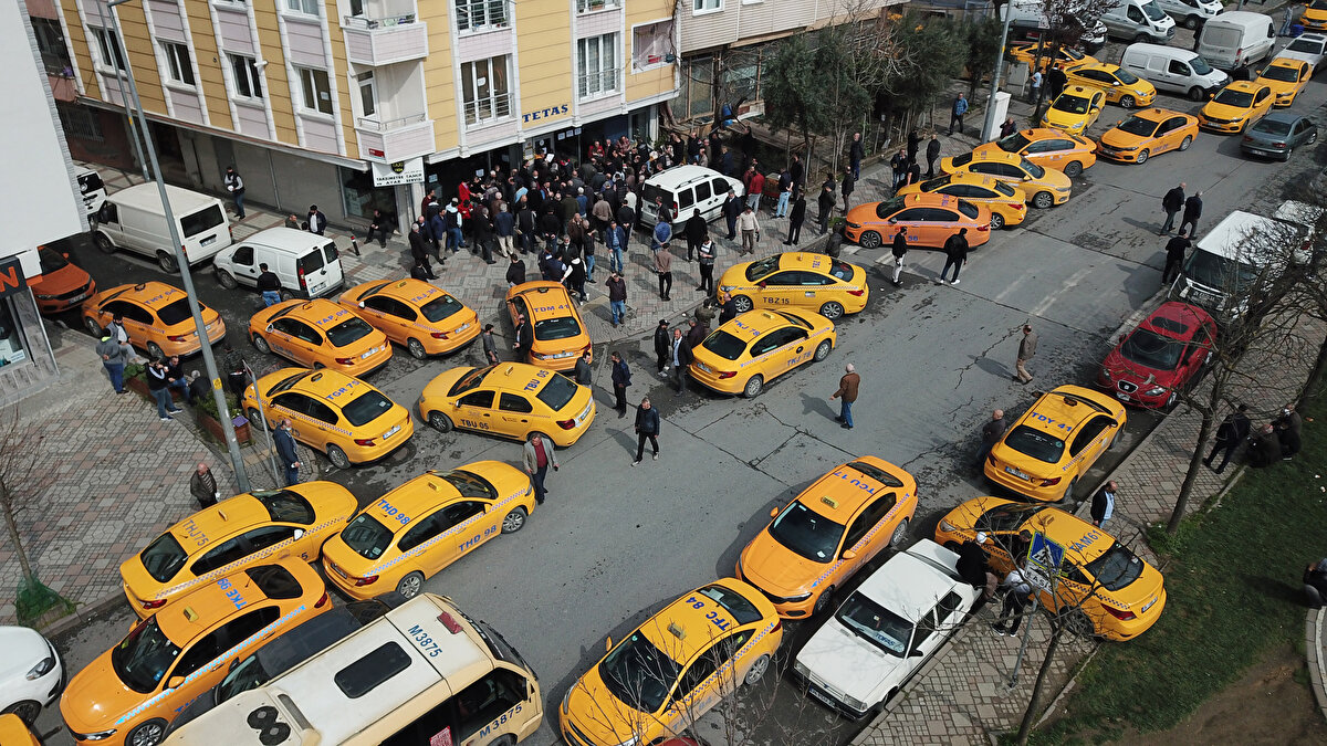 İstanbul Büyükşehir Belediyesi (İBB) Ulaşım Koordinasyon Merkezi'nin (UKOME) önceki gün gerçekleşen toplantıda ulaşımda yüzde 40 zam kararı alınmıştı. <br><br>