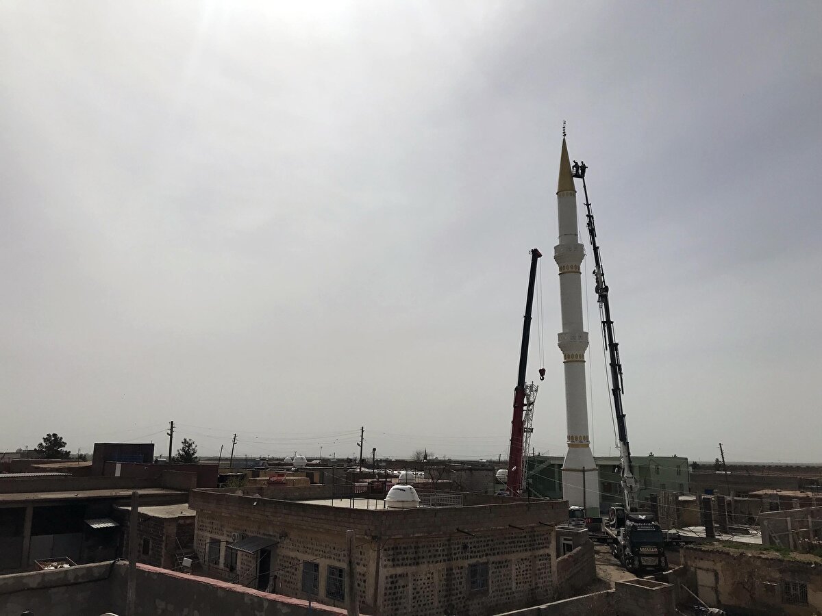 'ÇOK TEHLİKE ARZEDİYORDU' <br>Muhtar Faruk Kızıl, minareyi 8 ay önce köylülerle beraber kendi imkanlarıyla yaptıklarını belirterek, şunları söyledi: