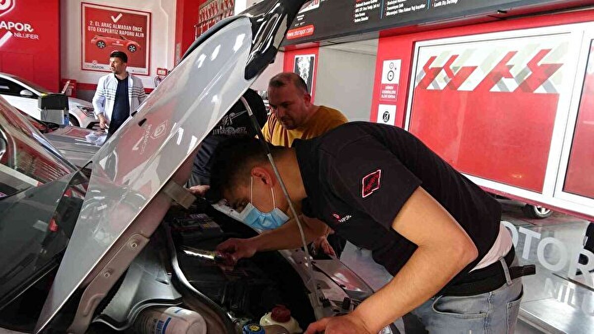 Talip Çetin, yaşadıklarını şöyle anlattı:<br>"Ben 2 hafta önce 2010 model olan aracı Nilüfer Oto Pazarı’ndan satıcının sözüne güvenerek aldım. Bu aracın sahibi bana ekspertiz raporlarını gösterdi ve sadece değişenin sağ arka kapı olduğunu söyledi. Daha sonra test sürüşü gerçekleştirdik. Her şey hoşumuza gidince 102 bin 500 liraya anlaştık."