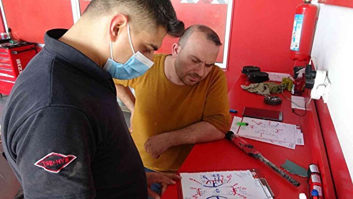 Satın alma işleminden sonra rüyasında aracın tavanının ekleme olduğunu ve kendisiyle dalga geçildiğini gören Çetin, soluğu otomobil ekspertizinin yanında aldı. Otomobilin 6 parça değişeni ve tavanın başka bir araçtan ekleme yapıldığını öğrenen Çetin, büyük bir şok yaşadı.<br>