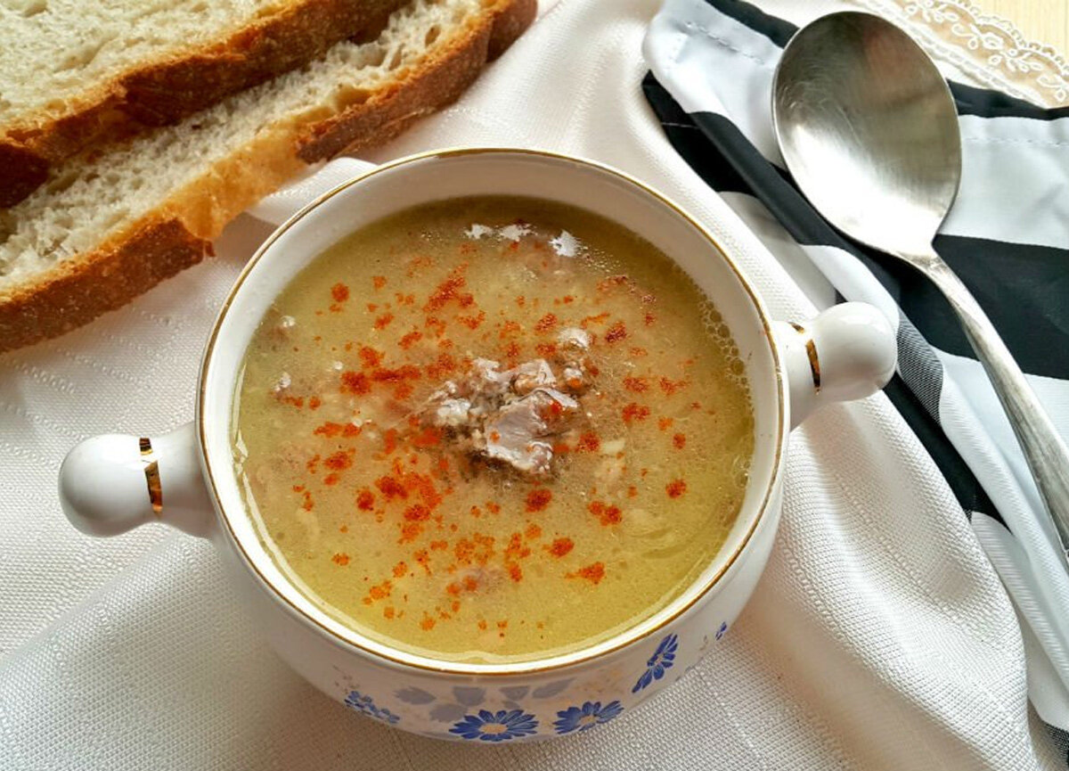 "Orucumuzu paça çorbasıyla açabiliriz. Mercimek, tarhana veya yayla çorbası da olabilir. Yanında tabii ki su tüketmeliyiz. Sağlıklı yerseniz, aç kalmazsınız.