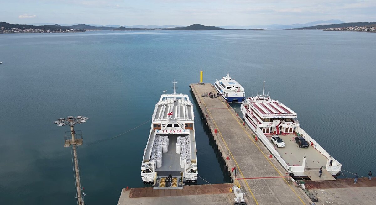 Ayvalık Belediye Başkanı Mesut Ergin ise geçmişten bu yana Ayvalık ile Midilli arasında yoğun ekonomik ilişkilerin olduğunu ifade etti.<br><br>
