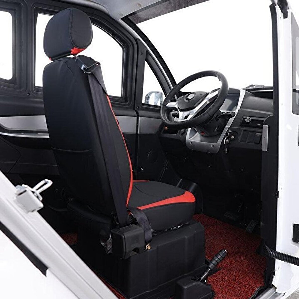 Elektrikli sarj üniteleri ile kolayca şarj edilebilme özelliğine sahip M5 ekonomik bir ortak.<br>