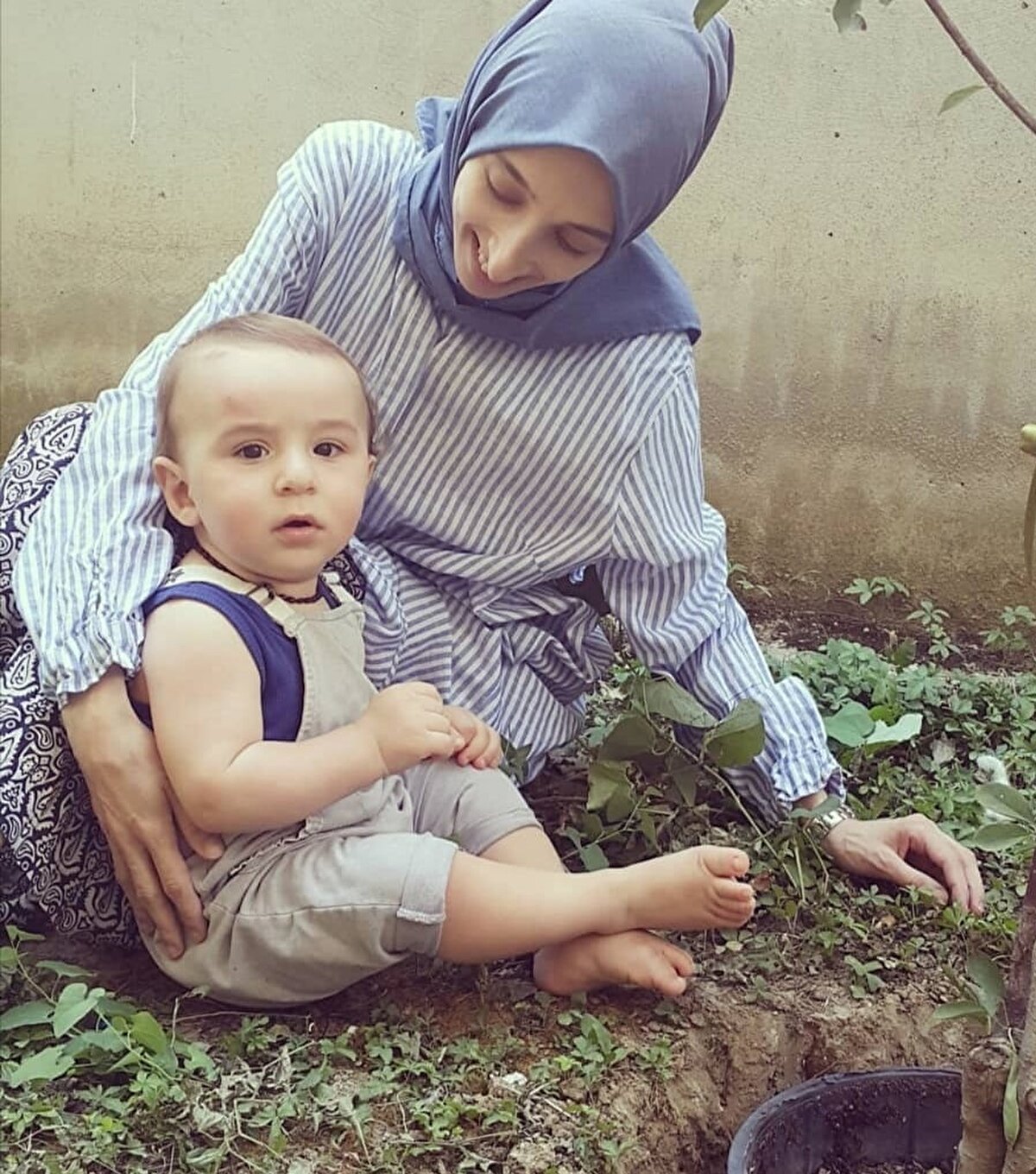 Palut Ailesi'nin, tedavi için geldikleri Bursa Uludağ Üniversitesi’nde (BUÜ) Gastroenteroloji Bilim Dalı Öğretim Üyesi Prof. Dr. Macit Gülten tarafından yapılan açıklama ile umutları yeniden yeşerdi.<br><br>Prof. Dr. Gülten, hastalığın Türkiye'de tedavisinin olmadığını, Belçika'daki Leuven Katolik Üniversitesi Hastanesi’nde görevli Gastroenterolog Prof. Dr. Jan Tack tarafından yapılabileceğini söyledi.