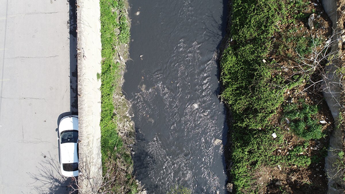Ayamama Deresi'nin ıslah çalışmalarına da devam edildiğini belirten Aktan, "Çalışma derenin ıslah çalışması. Dereyi bulunduğu konumdan alıp diğer tarafa daha uygun bir vaziyette akmasını sağlamak için yaptıklarını düşünüyorum. Bu çalışma yaklaşık 6-7 aydır var" diye konuştu. <br><br>