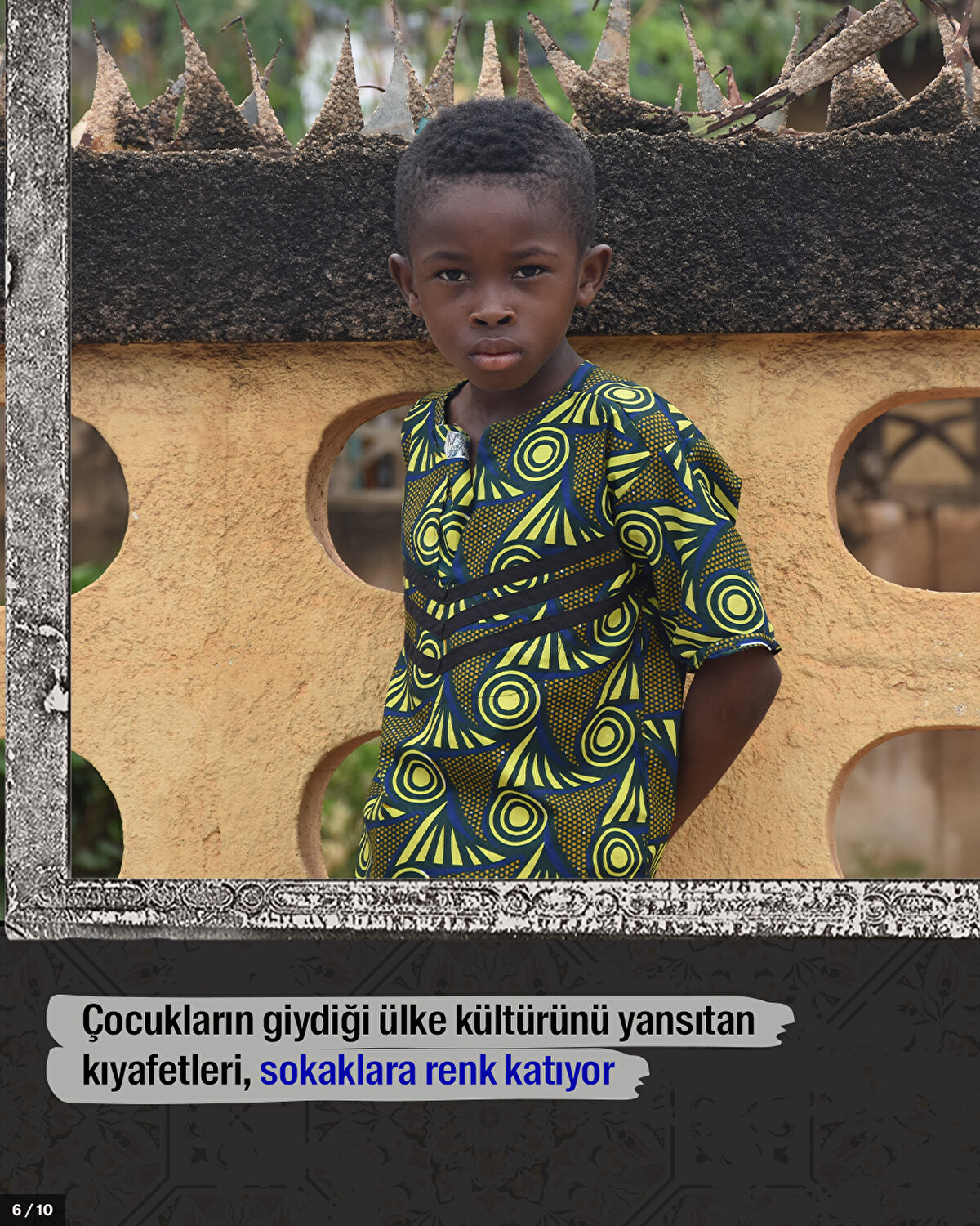 Çocukların giydiği ülke kültürünü yansıtan kıyafetleri, sokaklara renk katıyor