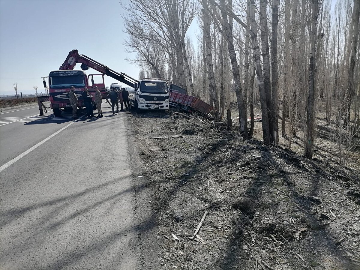 Kazayı görenlerin 112 Acil Çağrı Merkezi'ne haber vermesi üzerine bölgeye jandarma, sağlık, itfaiye ve AFAD ekipleri sevk edildi.