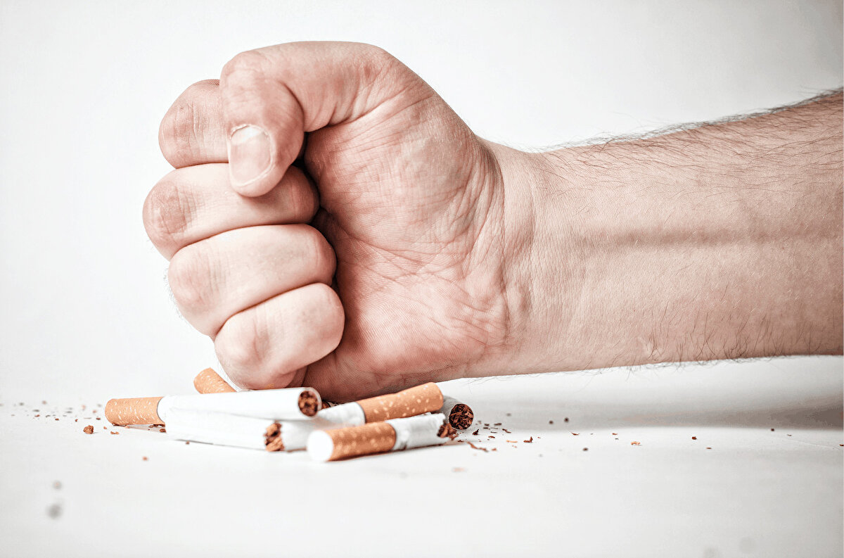 SİGARA İÇİN KAYA TUZUNU BÖYLE TÜKETİN<br><br>İşte bunu resetlemek için veya sigarayı bırakmak istiyorsanız ağzınıza tuz koyup emeceksiniz. Peygamber efendimiz her yemekten önce tuz yemez miydi?"<br><br><br>