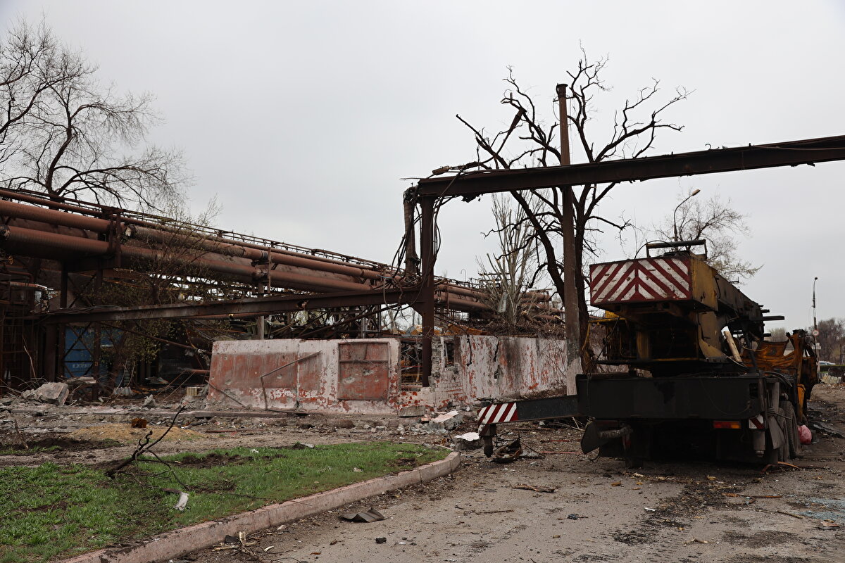 “İkinci Dünya Savaşı'ndaki zaferi kutluyorlar ve bu onlar için bir şeyler göstermek için bir tür fırsat olacak” diyen Burakovsky, “Kiev şehrine yeni bir saldırı düzenleyecekler mi emin değilim, ancak bazı bombardımanlar veya askeri eylemler başlatılabilir. Bu da daha fazla yıkıma neden olabilir” ifadelerini kullandı.<br><br>