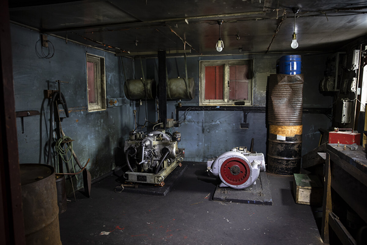 1950 yılında kurulan, 5 yıl boyunca İngiliz bilim insanları tarafından kullanılan ve "Y Üssü" olarak bilinen araştırma istasyonu, kıta gezginleri ve bilim insanları tarafından müze olarak ziyaret edilebiliyor.<br><br>