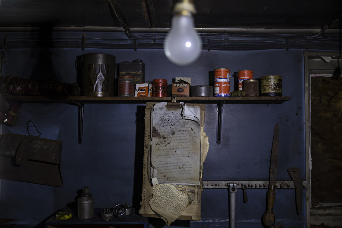 TÜBİTAK MAM Kutup Araştırmaları Enstitüsü ve UKAHT arasındaki iyi niyet anlaşması kapsamında Ulusal Antarktik Bilim Seferleri sırasında bu üssün ziyaret edilip, yapının güncel fiziksel kondisyonu ve olası yapısal hasarlar için kontrol edildiğini anlatan Yılmaz, "Kullanıldığı zaman dilimini olduğu gibi koruyan üs, ziyaretçilerine adeta bir zaman makinesi deneyimi yaşatıyor." dedi.<br><br>